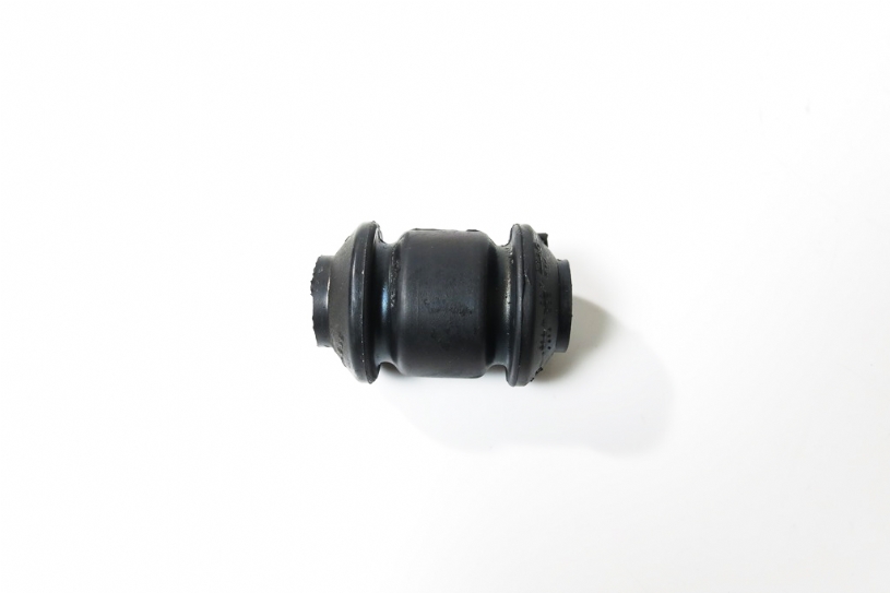 8826 - FRONT LOWER ARM - FRONT BUSHING