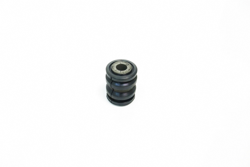 Q0185 - FRONT LOWER ARM - FRONT BUSHING