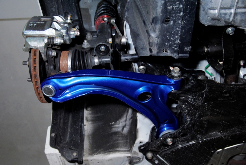 Q0240 - RC FRONT LOWER CONTROL ARM