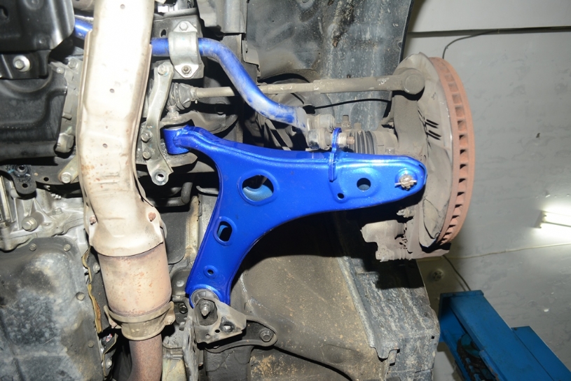 Q0263 - FRONT LOWER CONTROL ARM 
