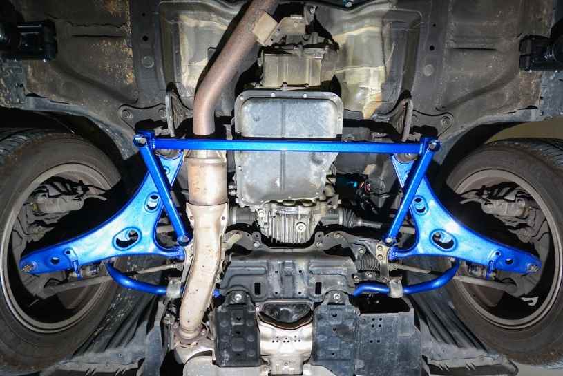 FRONT CROSS MEMBER SUPPORT KIT - Q0110