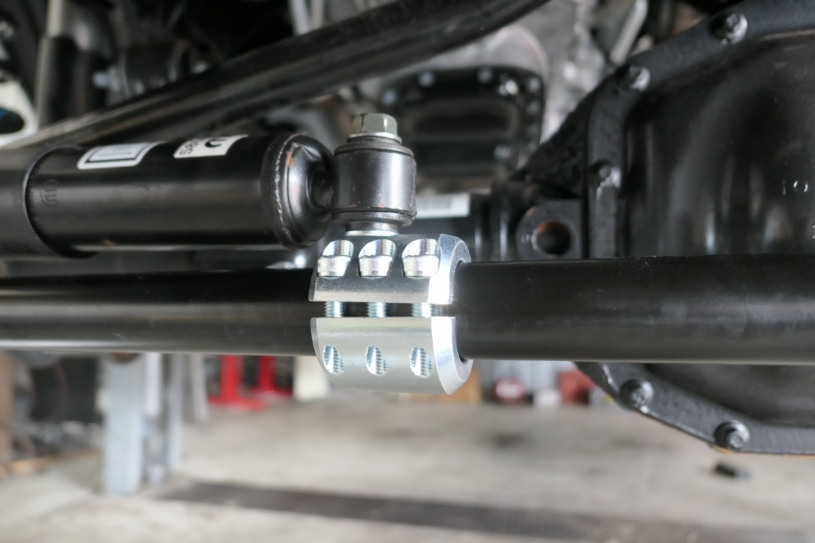 Q0590 - STEERING STABILIZER RELOCATION KIT
