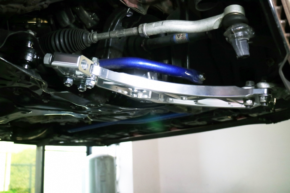 Q1098 - FRONT LOWER ARM