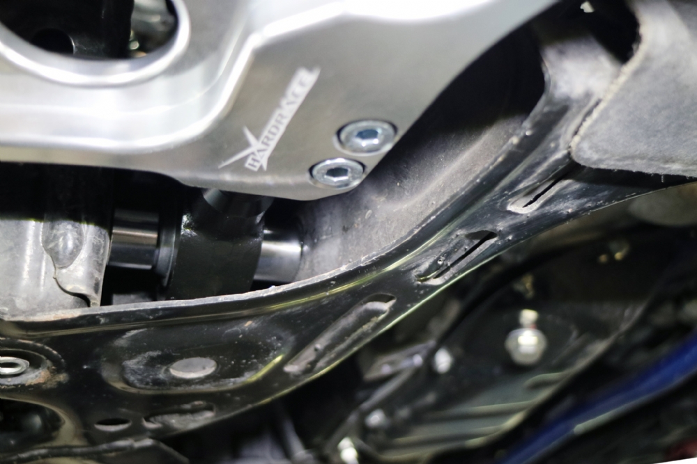 Q1098 - FRONT LOWER ARM