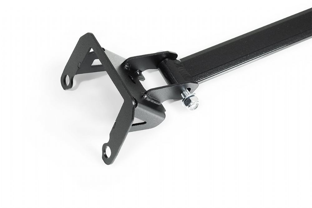 Q1569 - REAR STRUT BRACE