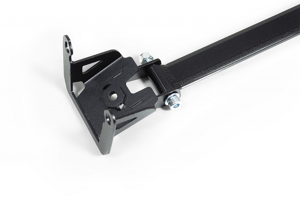 Q1569 - REAR STRUT BRACE