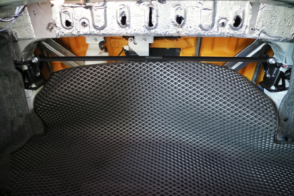 Q1569 - REAR STRUT BRACE